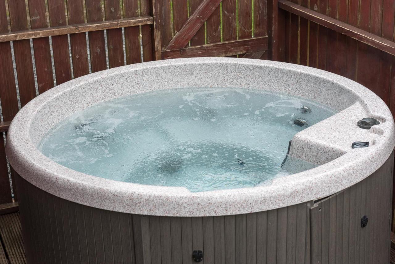 Conifer Lodge 25 With Hot Tub Newton Stewart Minnigaff Екстер'єр фото